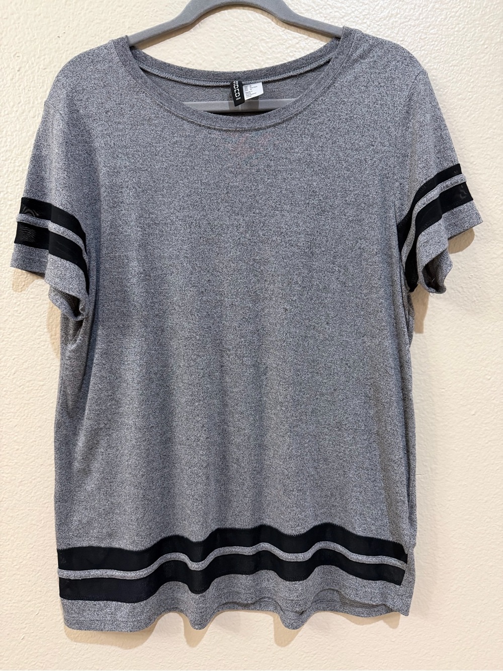 Divided H&M Gray Varsity Mesh Stripe Tee Size M